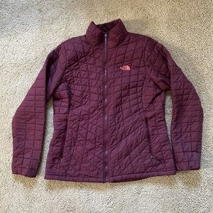 Women’s XL northface thermoball in maroon